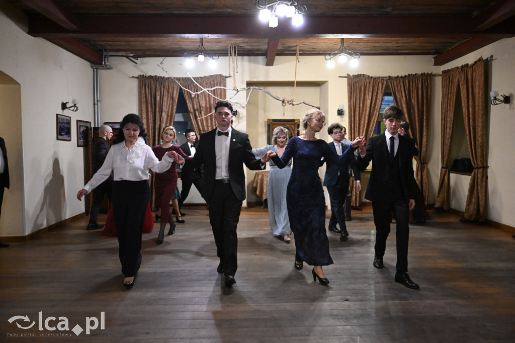 Polonezem z „Czasu honoru” rozpoczęłi studniówkę