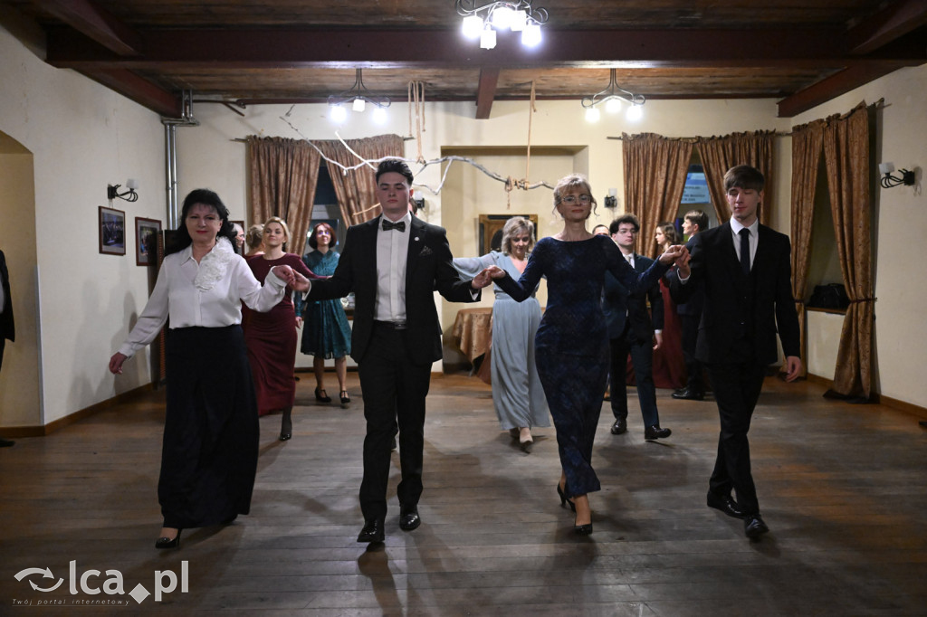 Polonezem z „Czasu honoru” rozpoczęłi studniówkę