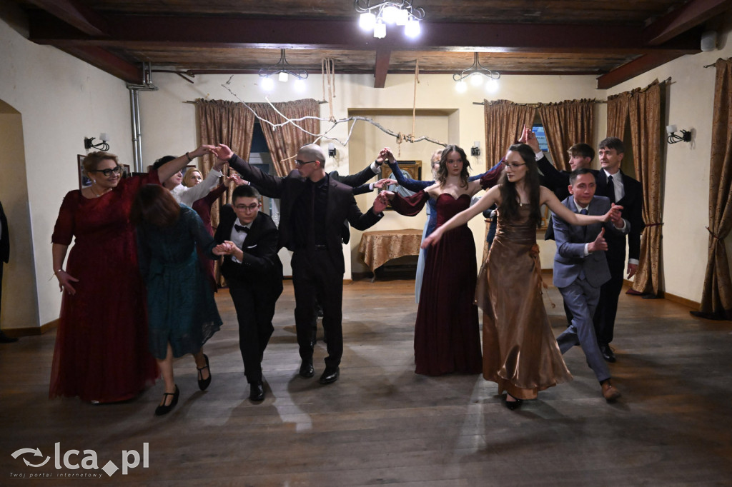 Polonezem z „Czasu honoru” rozpoczęłi studniówkę