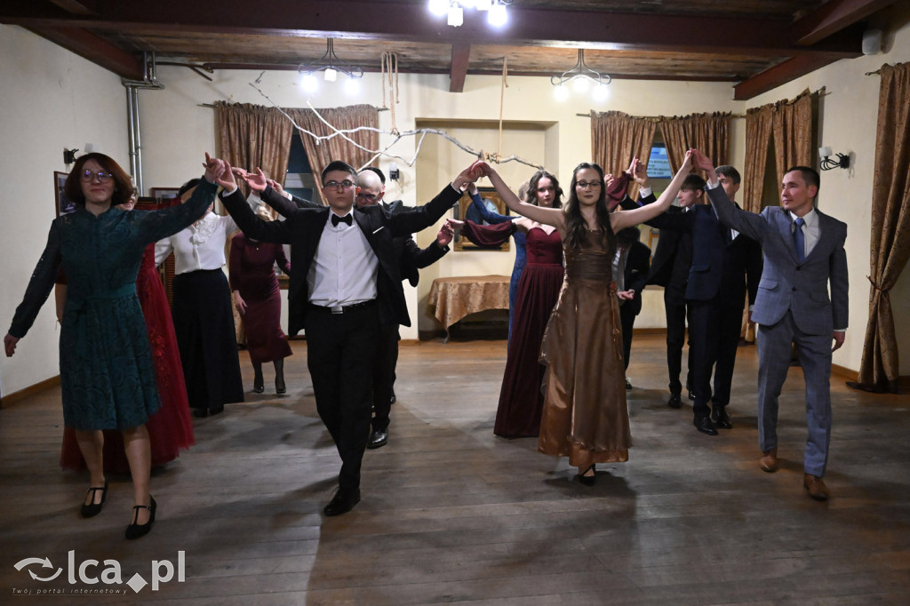 Polonezem z „Czasu honoru” rozpoczęłi studniówkę