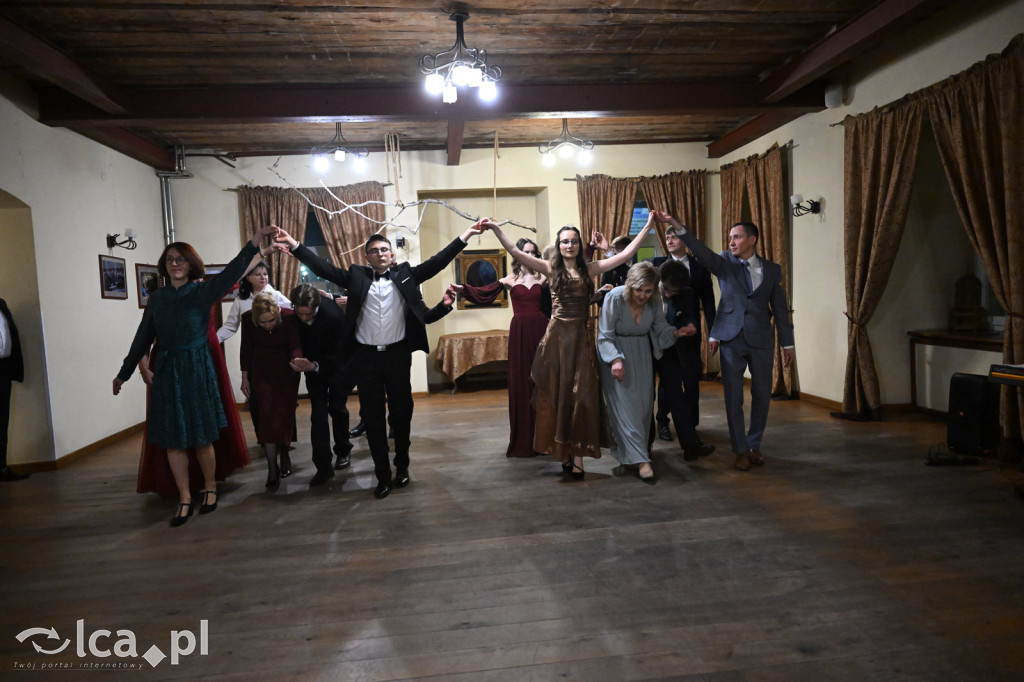 Polonezem z „Czasu honoru” rozpoczęłi studniówkę