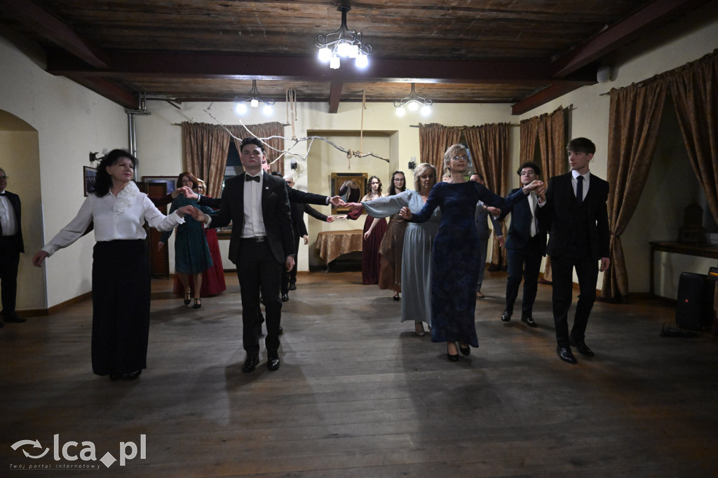 Polonezem z „Czasu honoru” rozpoczęłi studniówkę