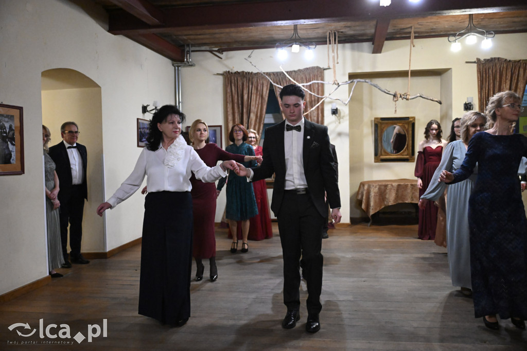 Polonezem z „Czasu honoru” rozpoczęłi studniówkę