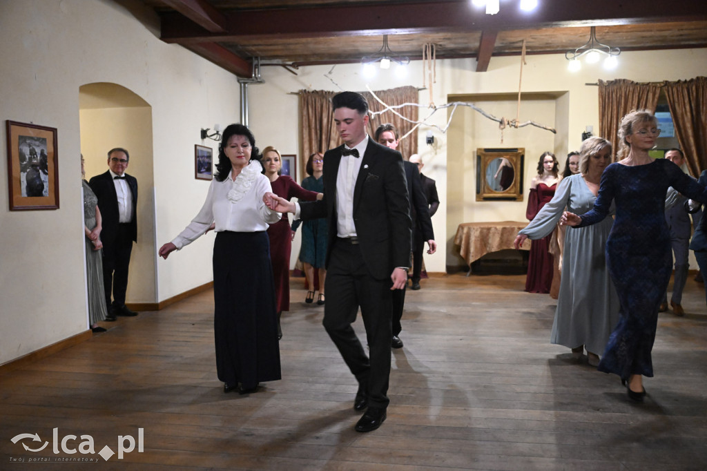 Polonezem z „Czasu honoru” rozpoczęłi studniówkę