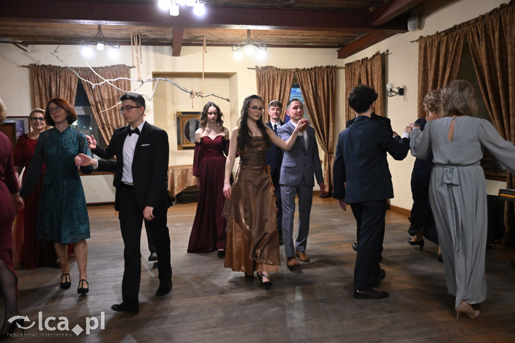 Polonezem z „Czasu honoru” rozpoczęłi studniówkę