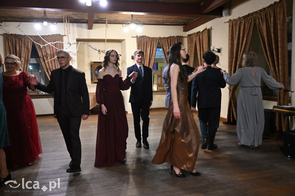 Polonezem z „Czasu honoru” rozpoczęłi studniówkę