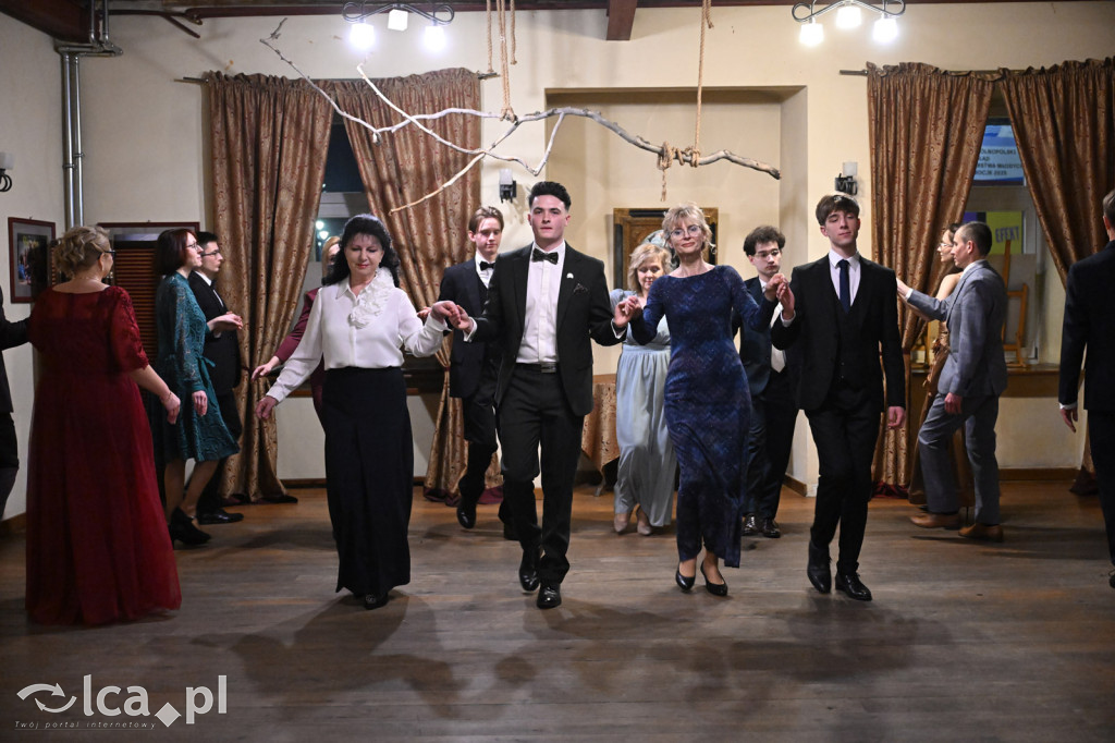 Polonezem z „Czasu honoru” rozpoczęłi studniówkę