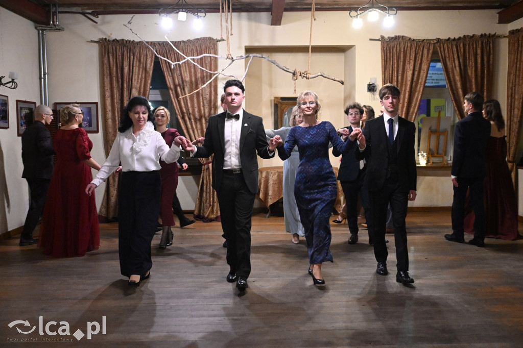 Polonezem z „Czasu honoru” rozpoczęłi studniówkę