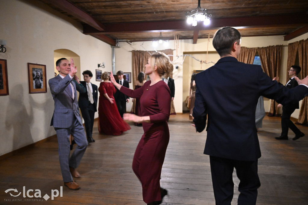 Polonezem z „Czasu honoru” rozpoczęłi studniówkę