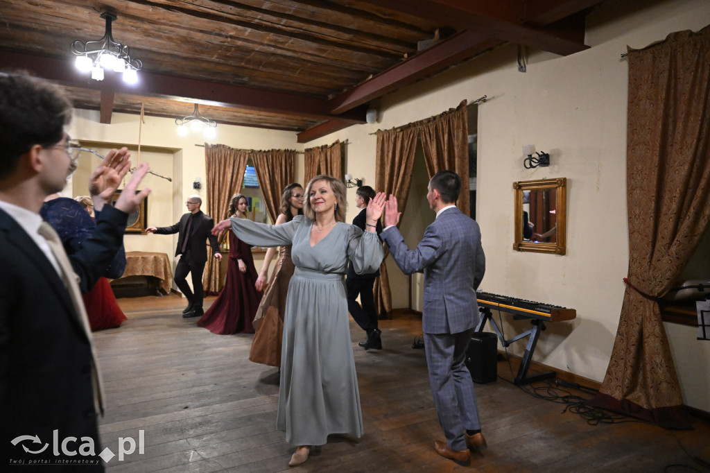 Polonezem z „Czasu honoru” rozpoczęłi studniówkę