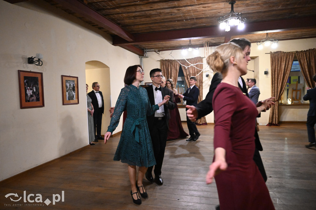 Polonezem z „Czasu honoru” rozpoczęłi studniówkę