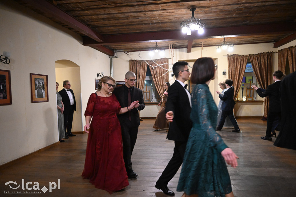 Polonezem z „Czasu honoru” rozpoczęłi studniówkę