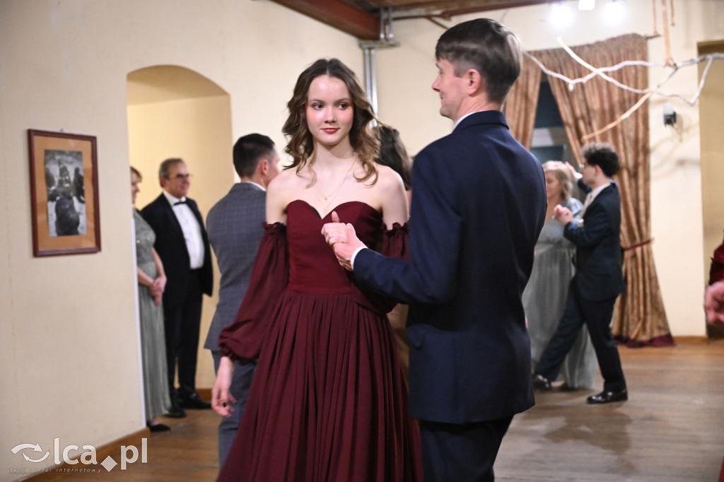 Polonezem z „Czasu honoru” rozpoczęłi studniówkę