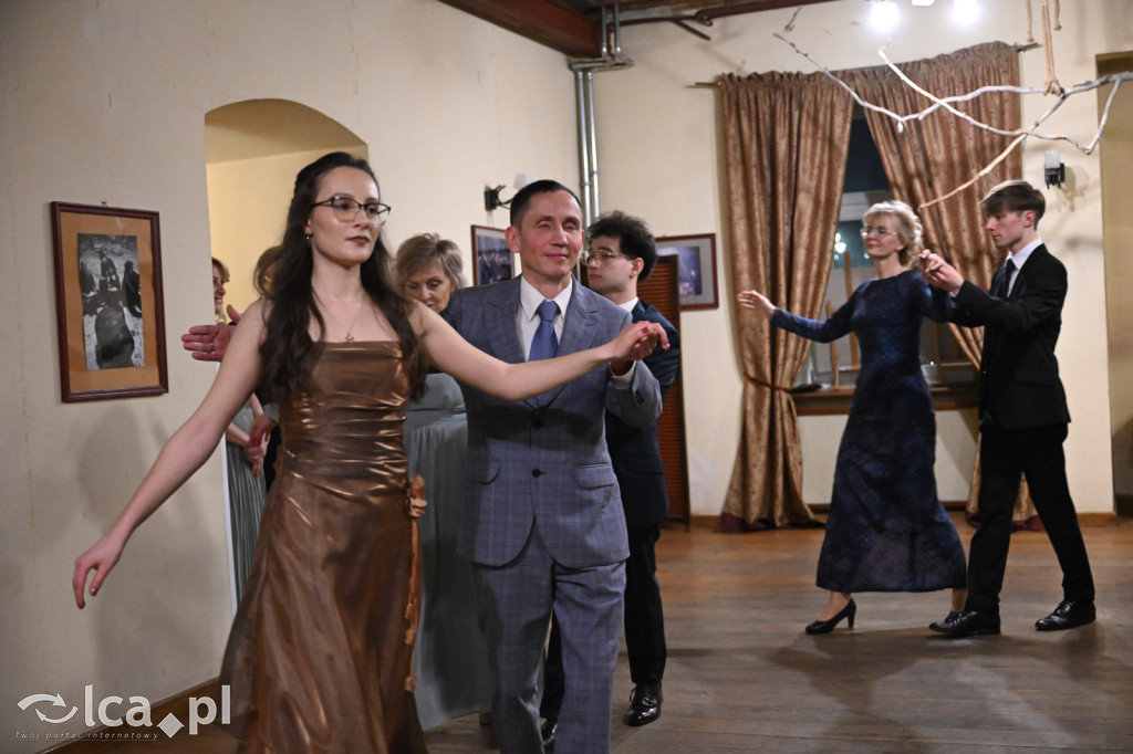 Polonezem z „Czasu honoru” rozpoczęłi studniówkę