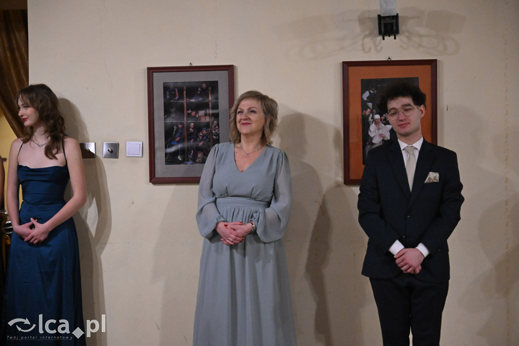 Polonezem z „Czasu honoru” rozpoczęłi studniówkę