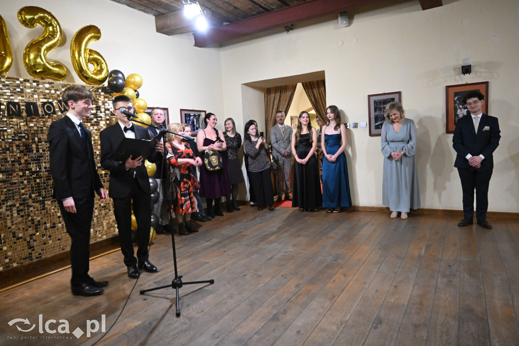 Polonezem z „Czasu honoru” rozpoczęłi studniówkę