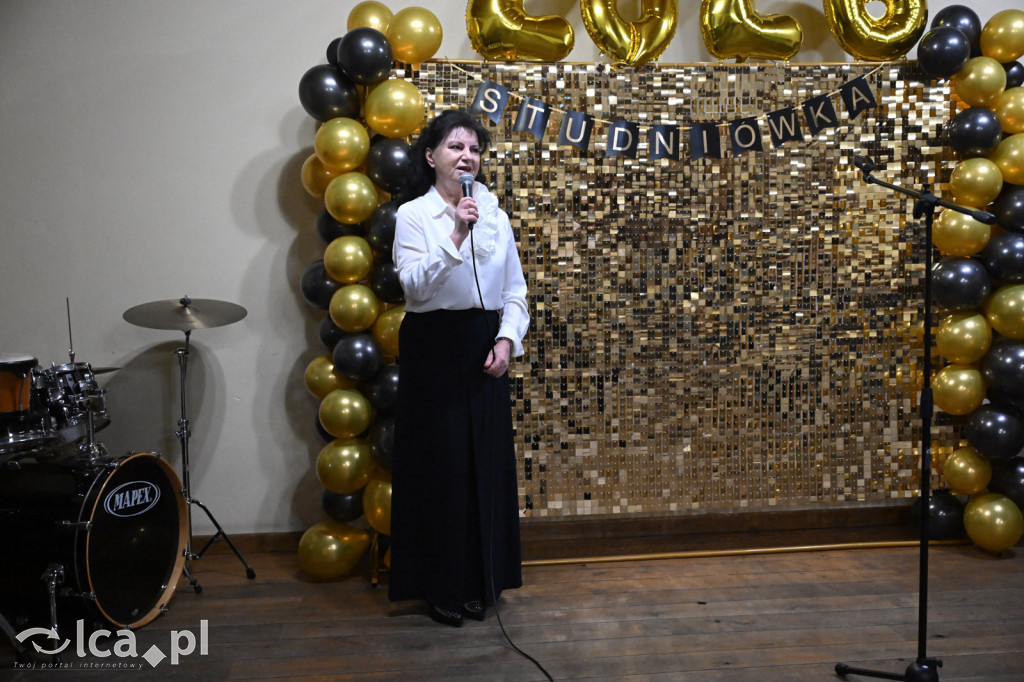 Polonezem z „Czasu honoru” rozpoczęłi studniówkę