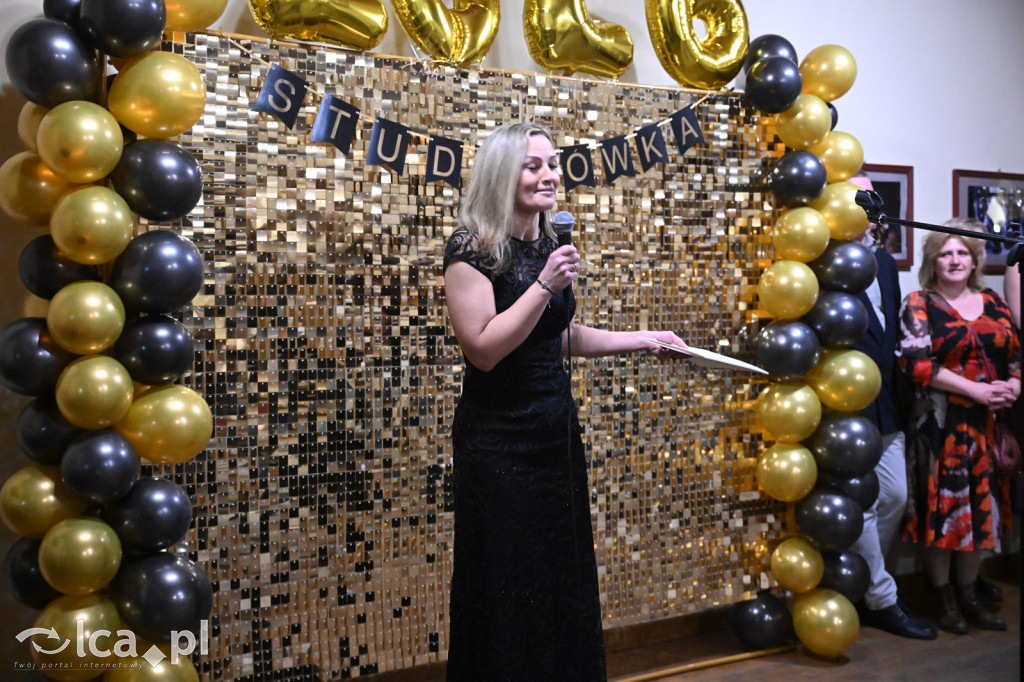 Polonezem z „Czasu honoru” rozpoczęłi studniówkę