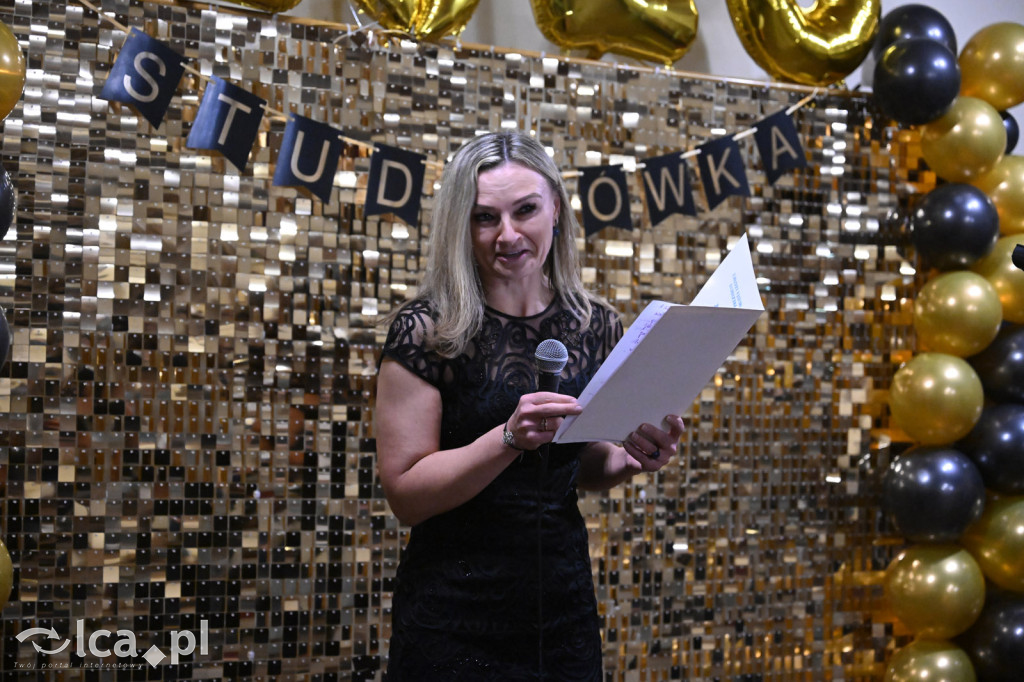 Polonezem z „Czasu honoru” rozpoczęłi studniówkę