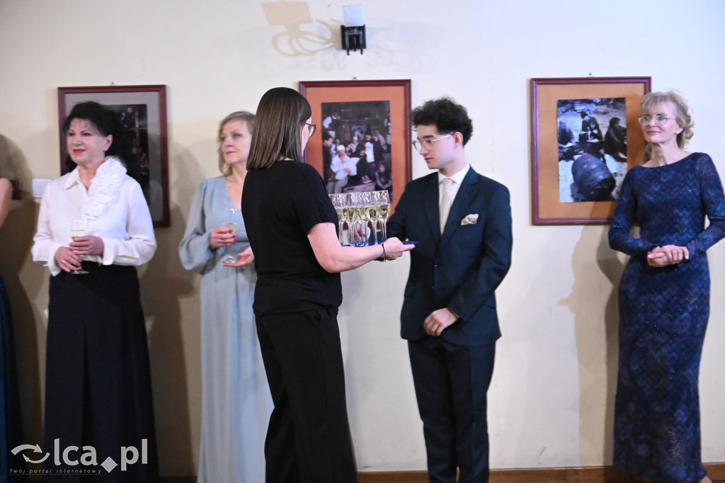 Polonezem z „Czasu honoru” rozpoczęłi studniówkę