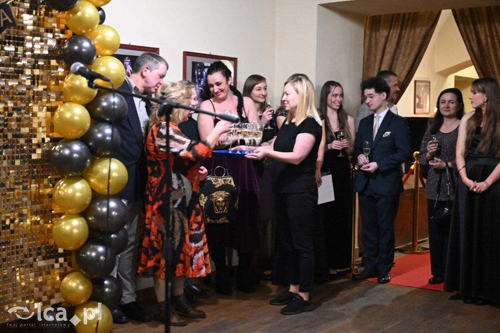 Polonezem z „Czasu honoru” rozpoczęłi studniówkę