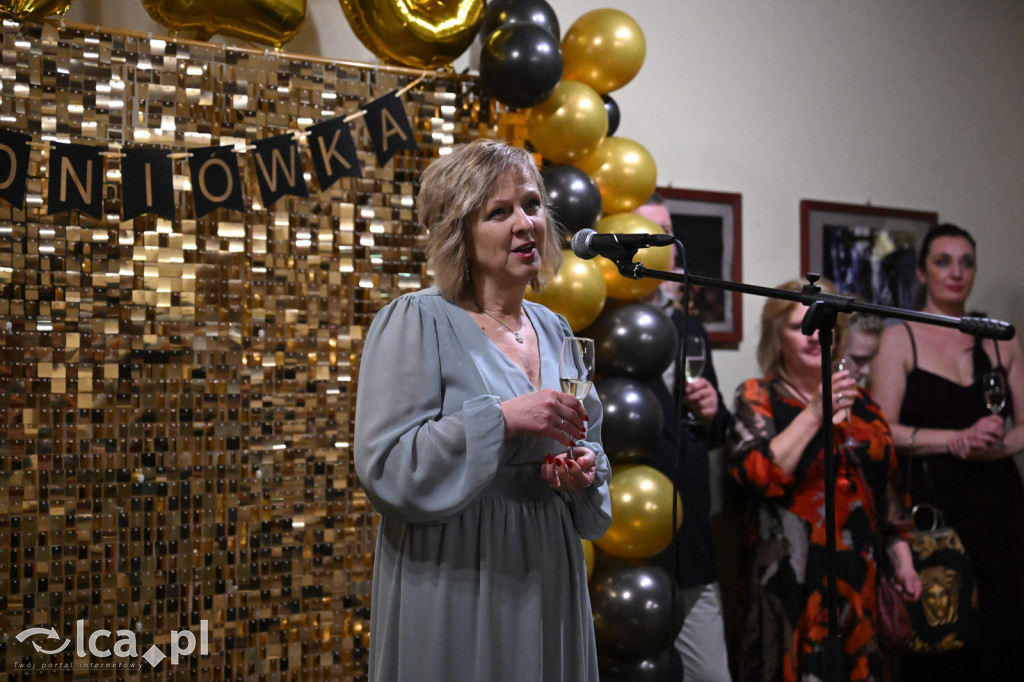 Polonezem z „Czasu honoru” rozpoczęłi studniówkę