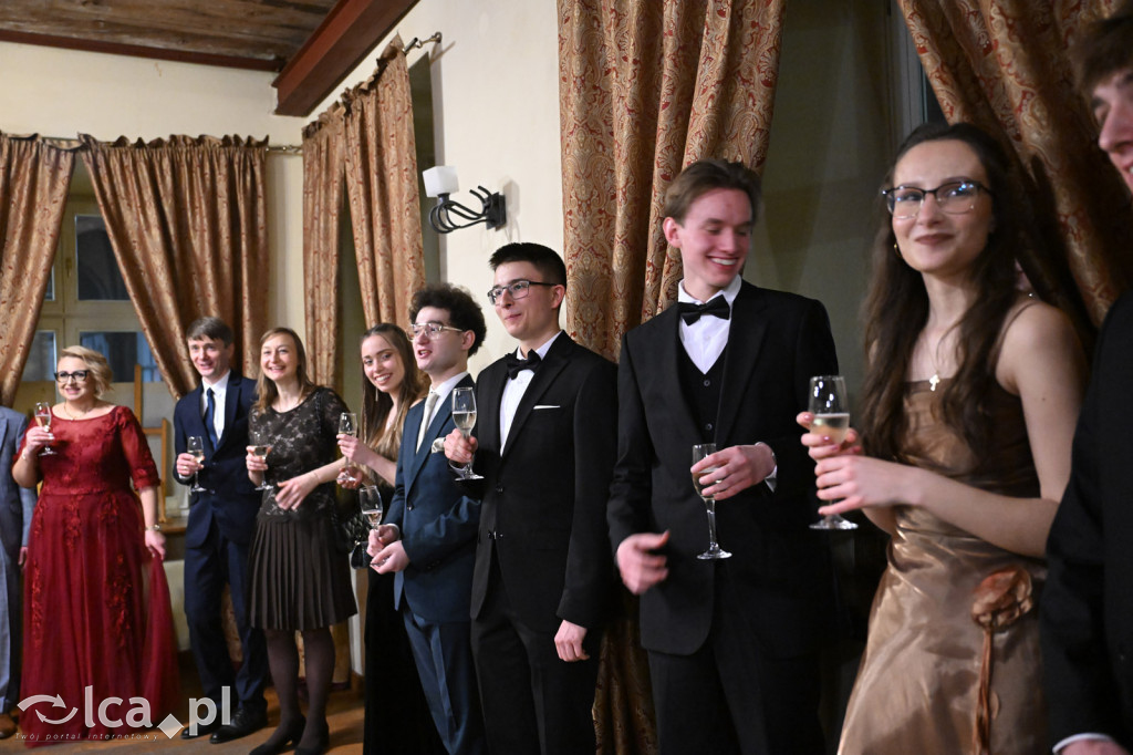 Polonezem z „Czasu honoru” rozpoczęłi studniówkę