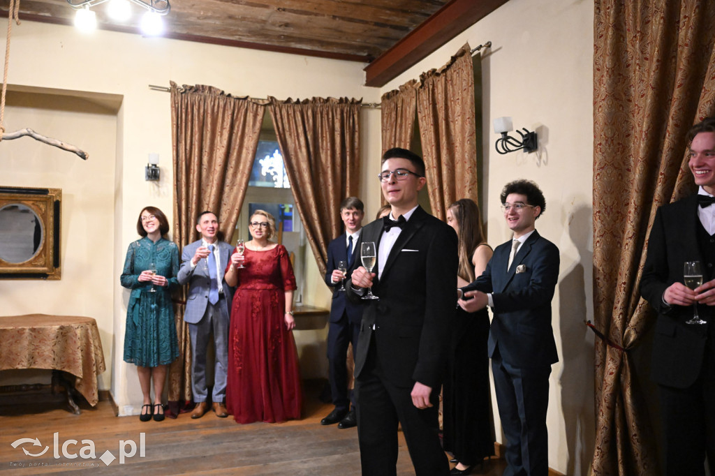 Polonezem z „Czasu honoru” rozpoczęłi studniówkę