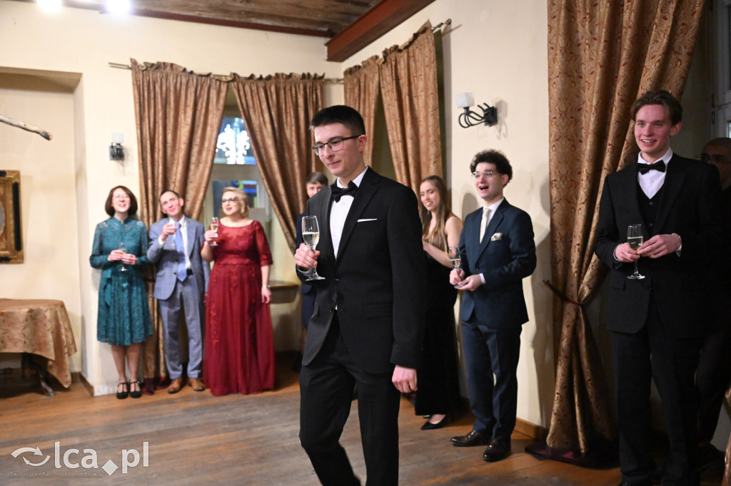 Polonezem z „Czasu honoru” rozpoczęłi studniówkę