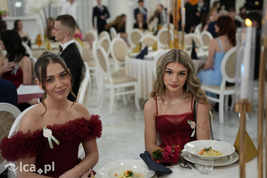 Mundurowa elegancja w Lubinie. Studniówka VII LO