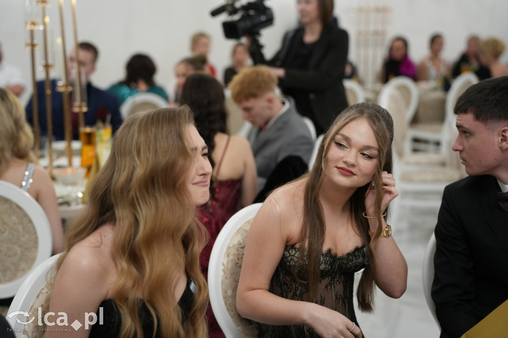 Mundurowa elegancja w Lubinie. Studniówka VII LO