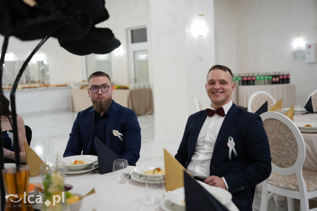 Mundurowa elegancja w Lubinie. Studniówka VII LO