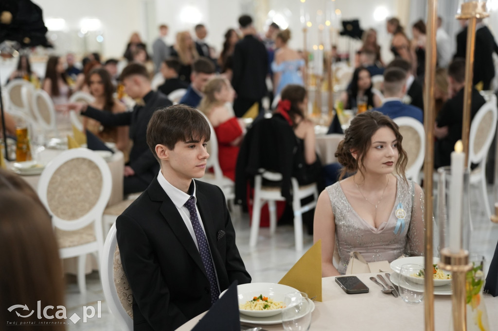 Mundurowa elegancja w Lubinie. Studniówka VII LO