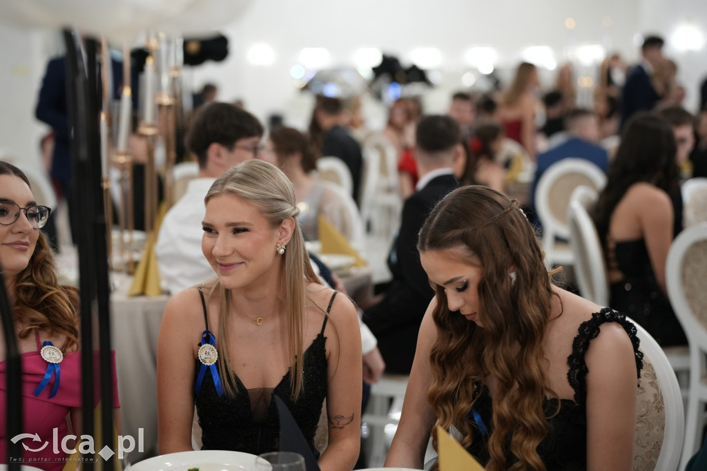 Mundurowa elegancja w Lubinie. Studniówka VII LO