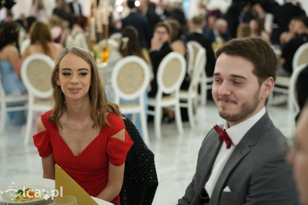 Mundurowa elegancja w Lubinie. Studniówka VII LO