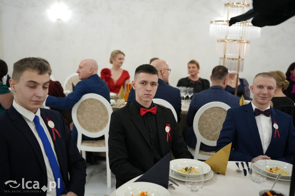 Mundurowa elegancja w Lubinie. Studniówka VII LO