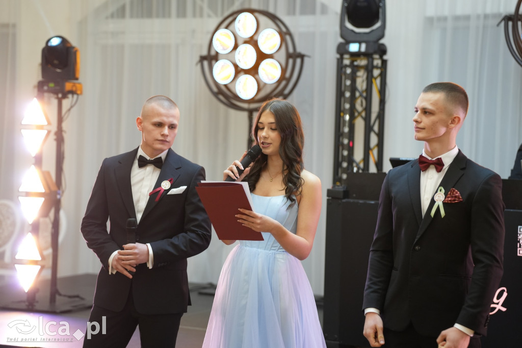 Mundurowa elegancja w Lubinie. Studniówka VII LO