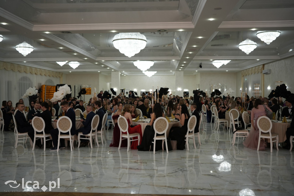 Mundurowa elegancja w Lubinie. Studniówka VII LO