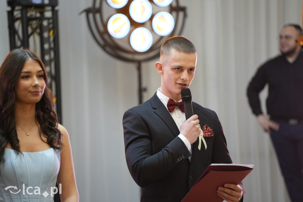 Mundurowa elegancja w Lubinie. Studniówka VII LO