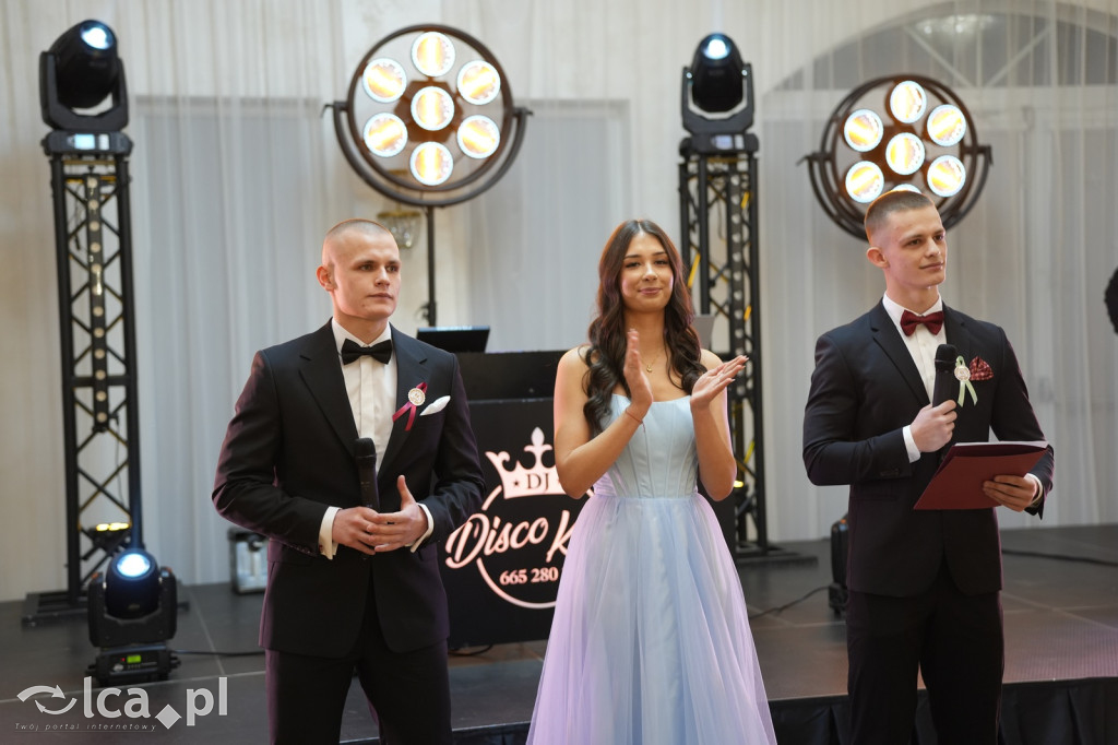 Mundurowa elegancja w Lubinie. Studniówka VII LO