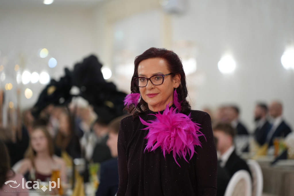 Mundurowa elegancja w Lubinie. Studniówka VII LO