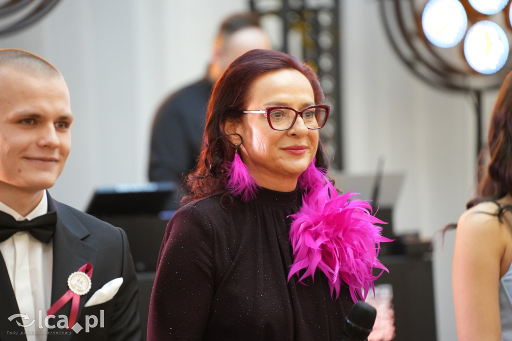 Mundurowa elegancja w Lubinie. Studniówka VII LO