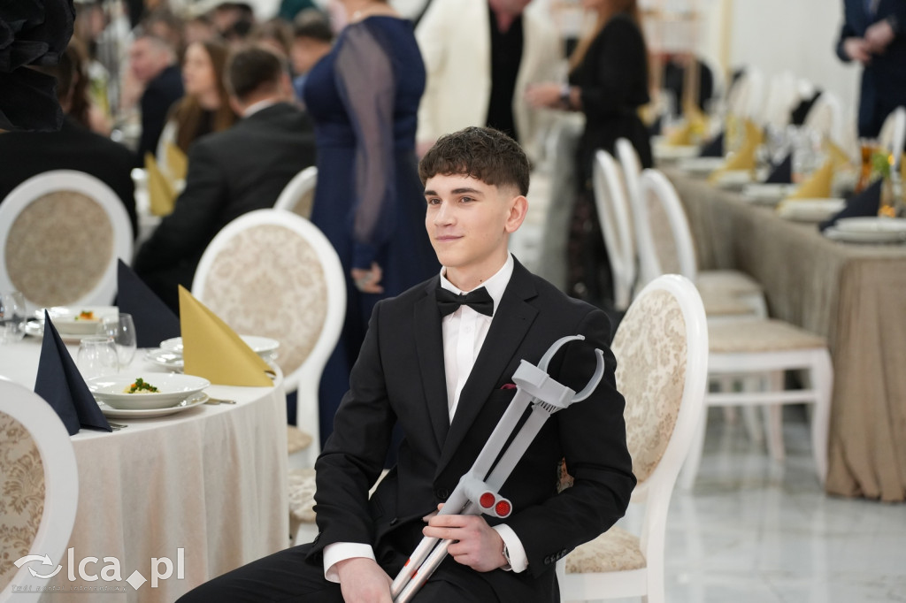 Mundurowa elegancja w Lubinie. Studniówka VII LO