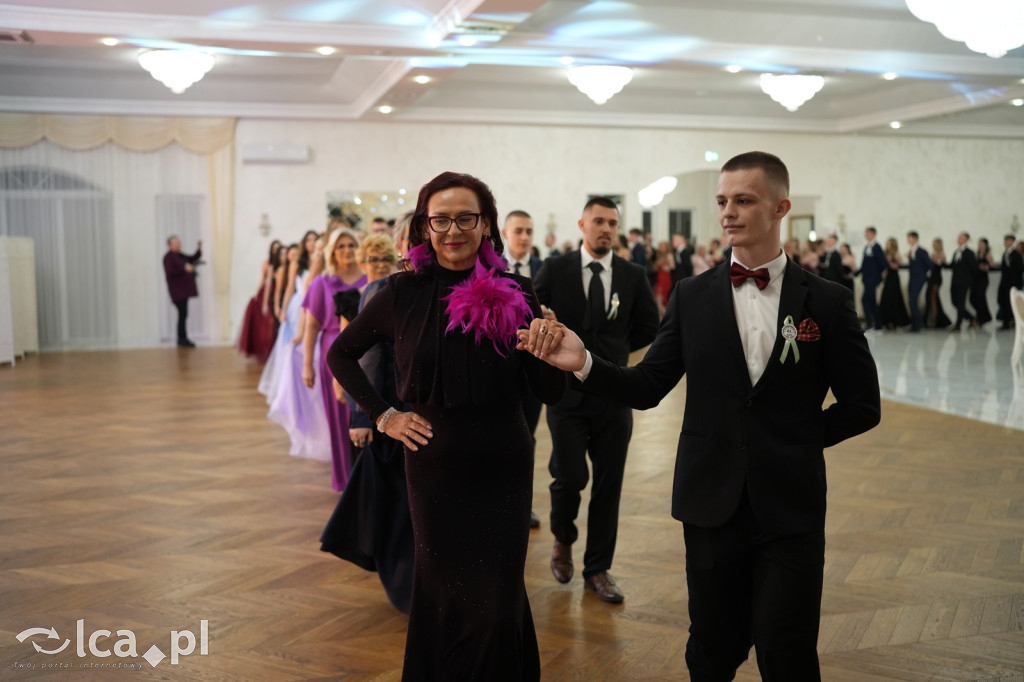 Mundurowa elegancja w Lubinie. Studniówka VII LO