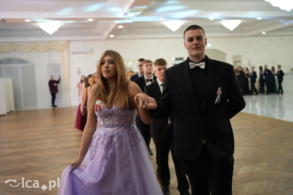 Mundurowa elegancja w Lubinie. Studniówka VII LO