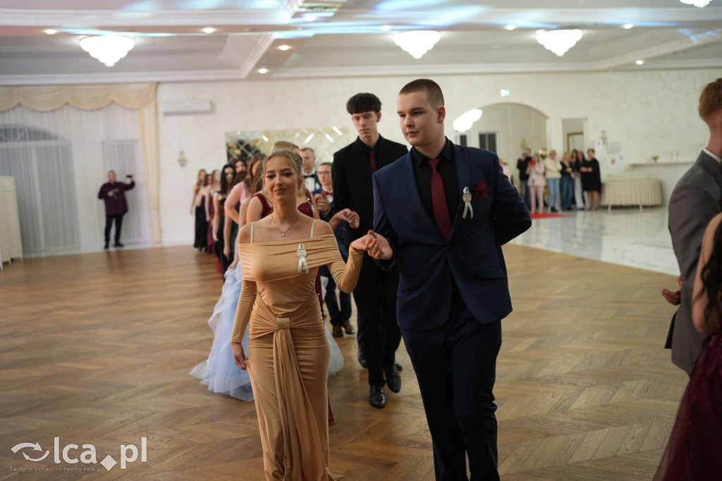 Mundurowa elegancja w Lubinie. Studniówka VII LO