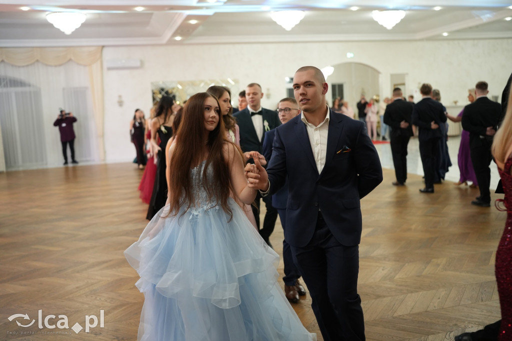 Mundurowa elegancja w Lubinie. Studniówka VII LO