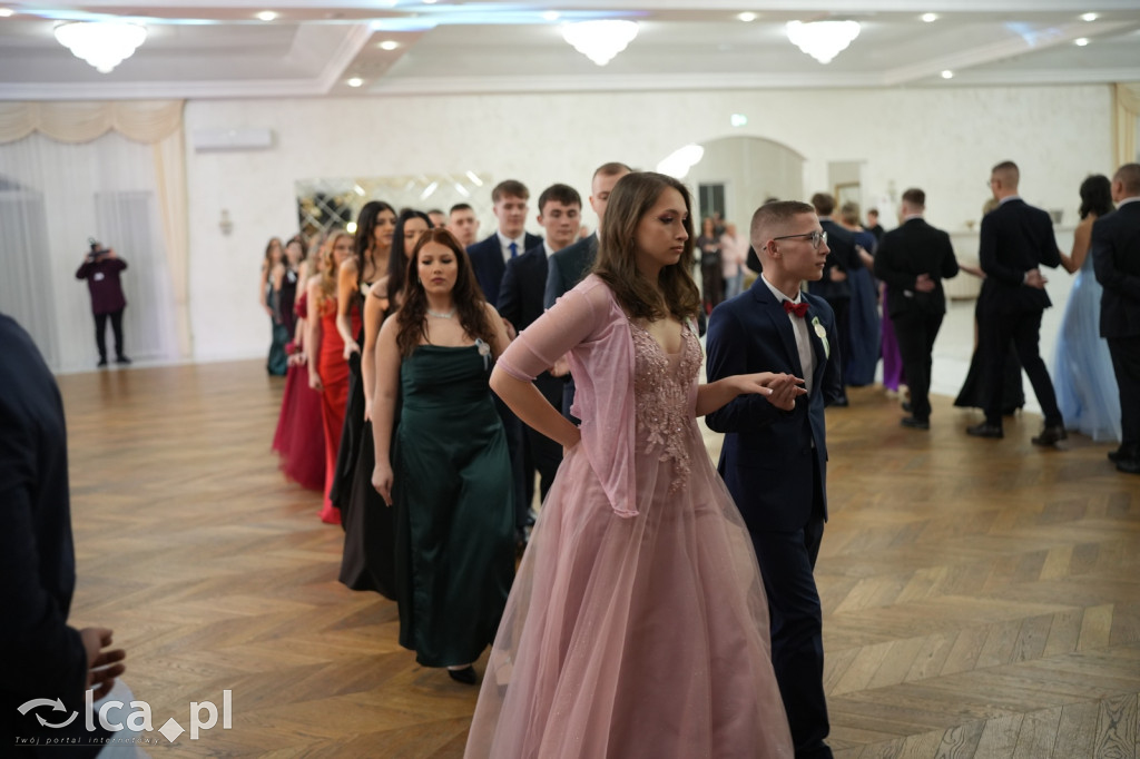 Mundurowa elegancja w Lubinie. Studniówka VII LO