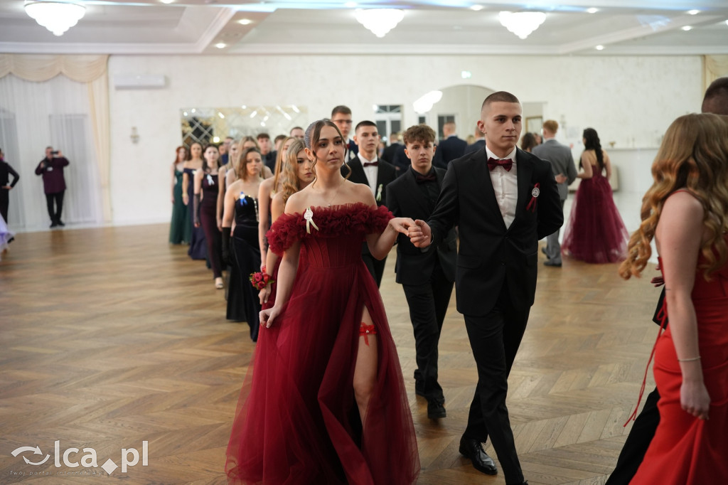 Mundurowa elegancja w Lubinie. Studniówka VII LO