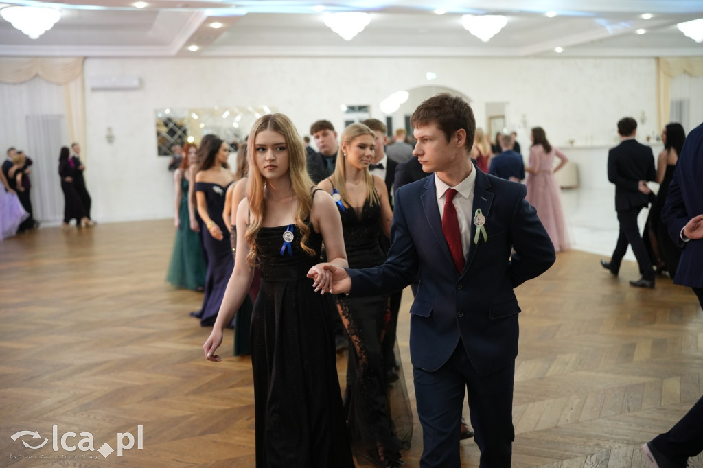 Mundurowa elegancja w Lubinie. Studniówka VII LO